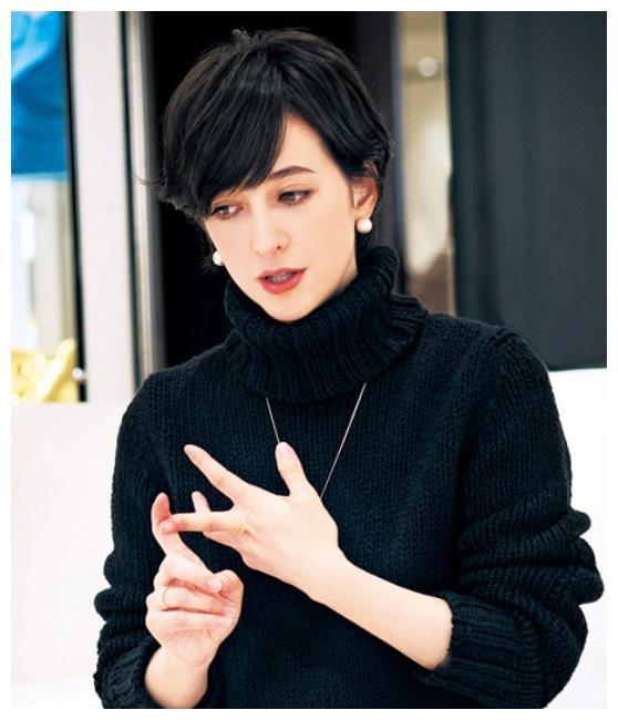 娱乐圈吃瓜男歌手是谁,揭秘神秘“瓜王”身份